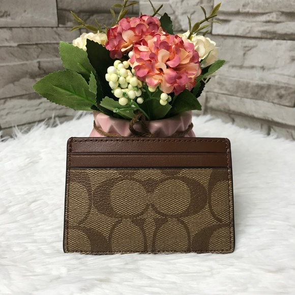 Coach Handbags - 👜‼️SALE‼️🌺CARD CASE 4"